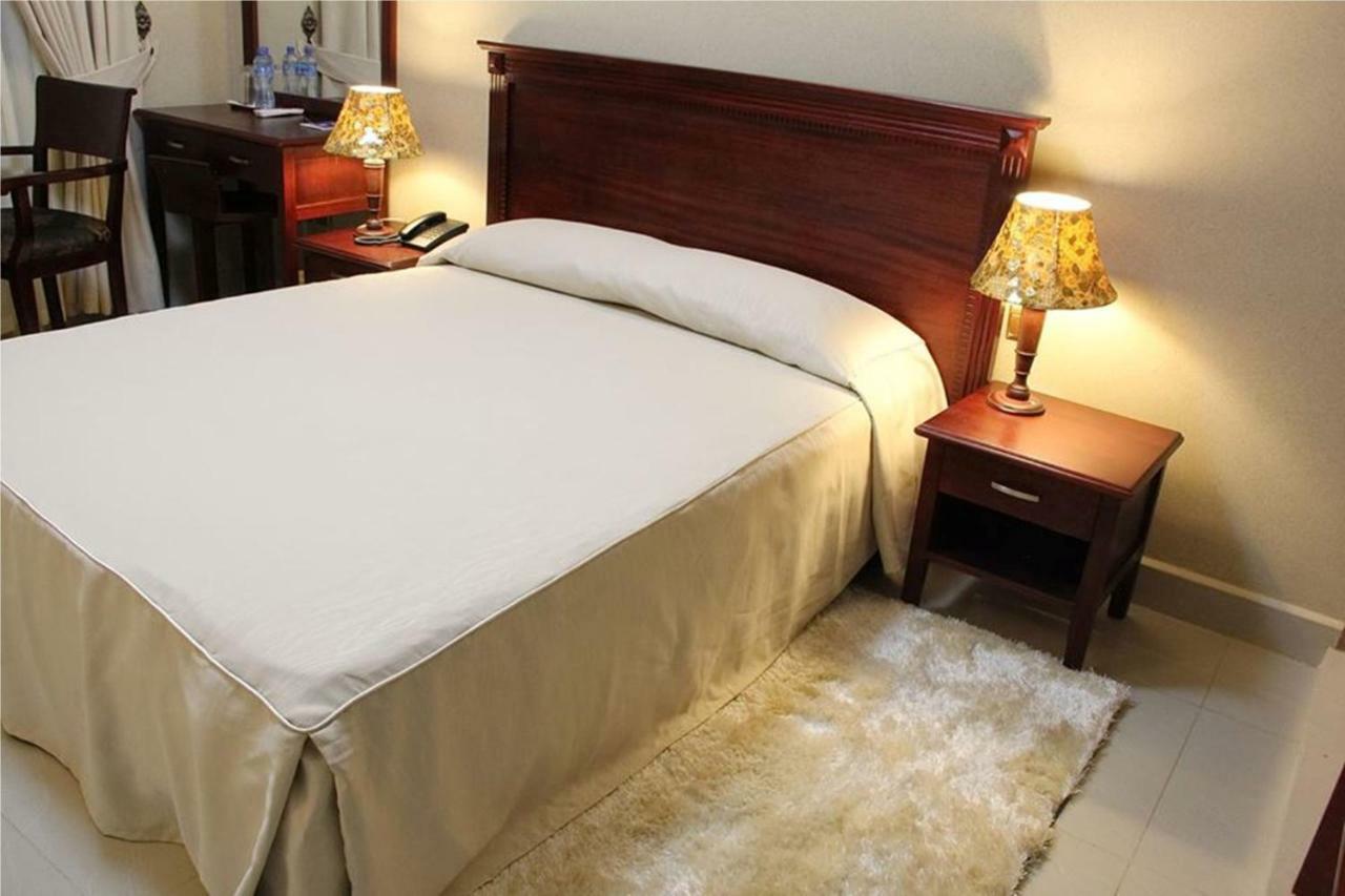 Sapphire Hotel Entebbe Kigo Kajansi Zewnętrze zdjęcie